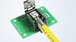 Die PCB Buchse bringt die modulare Anschlusstechnik direkt bis auf die Leiterkarte ins Gerät. (Harting)