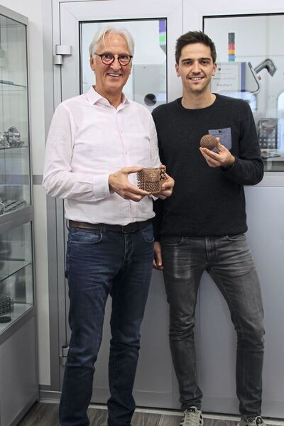 Geschäftsführer Tobias Wenz (li.) und der Maschinenbauingenieur Nicolas Haydt (re.) (© Simone Käfer)