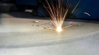 direktes-metall-lasersintern (Quelle: MarinaGrigorivna/Shutterstock.com)