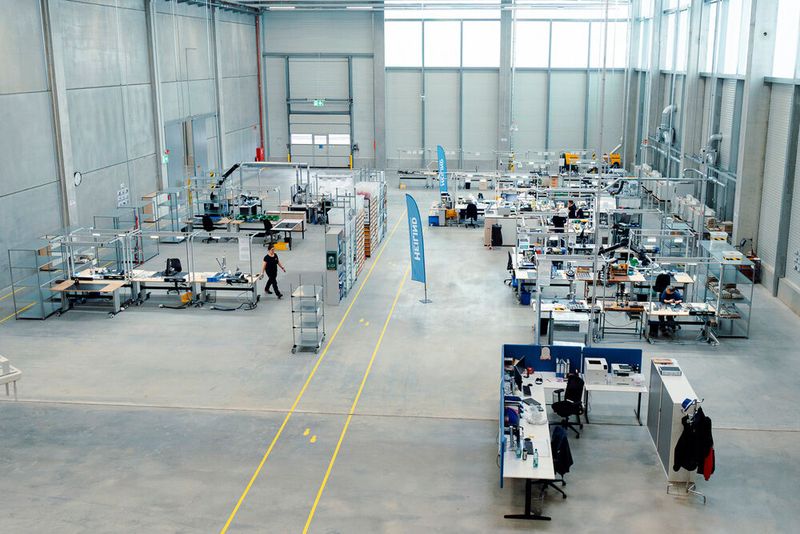 Distribution and Production at Hanau (Germany) (Bild: © MOVIEFLYLIVE Alan Kosinski / KI-generiert)