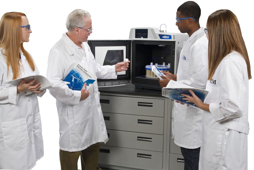 525_Photo_MARS6_Synth_teaching1_150ppi.jpg (CEM GmbH)