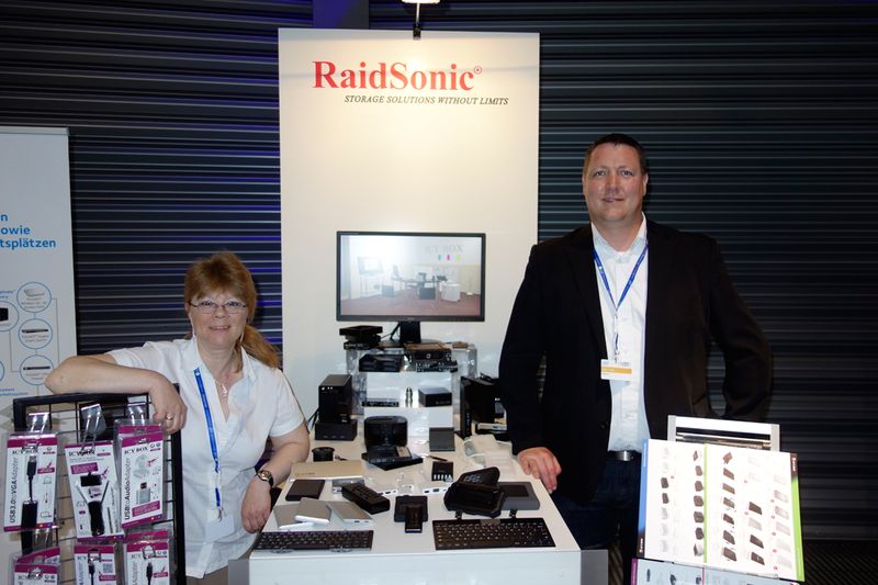Verena Stumpe und Kollege Björn Krey, RaidSonic (Bild: IT-BUSINESS)