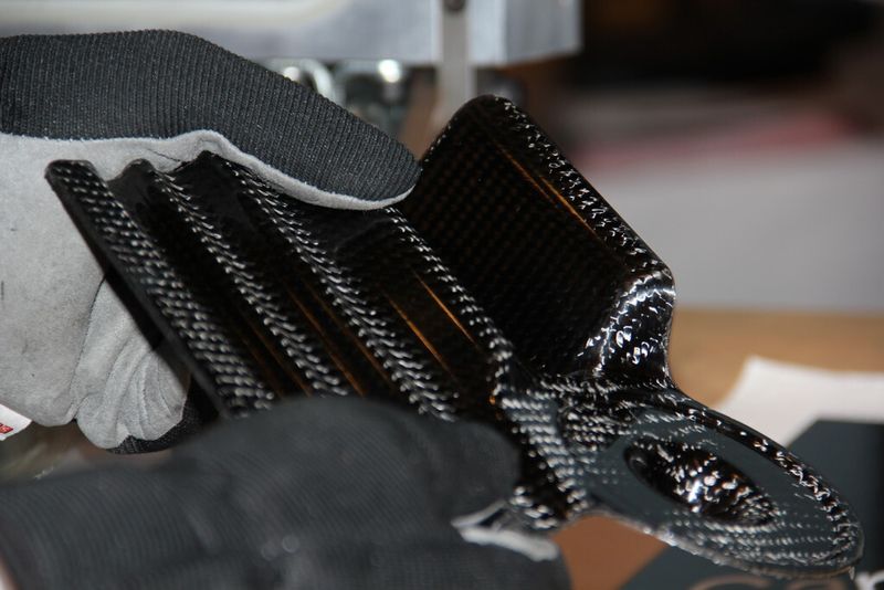 ...hier das Ergebnis nach der Öffnung der kleinen RTM-Form. Die 3. Fachtagung Carbon Composites vermittelte den Besuchern ein umfassendes Panorama der CFK-Welt in Theorie und Praxis. Am 19. November ist es wieder so weit...weiter Infos unter www.fachtagung-carboncomposites.de. (Bild: Königsreuther)