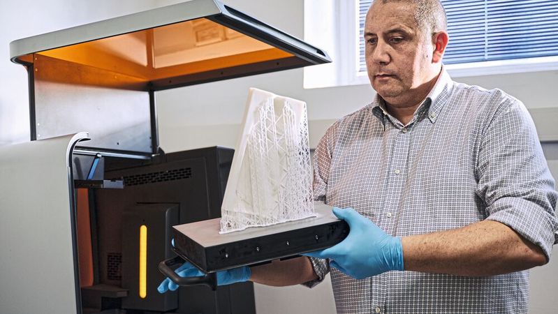 "As a consumer goods manufacturer like Unilever, we need to be on the market as quickly as possible, or at least ahead of the competition. We need to offer consumers the best products at the best price as quickly as possible. 3D printing helps us to speed up this process," emphasizes Stefano Cademartiri, Head of CAD & Prototyping, Unilever.(Image: Formlabs)