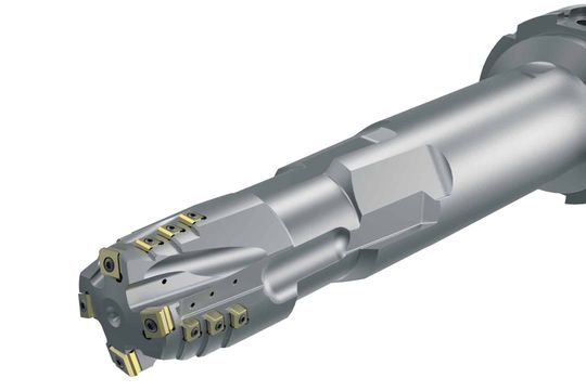 Ein tangentiales Aufbohrwerkzeug mit Wendeschneidplatten führt die Vorbearbeitung prozesssicher durch und reduziert die Eingriffszeiten signifikant.(Quelle:  Mapal)
