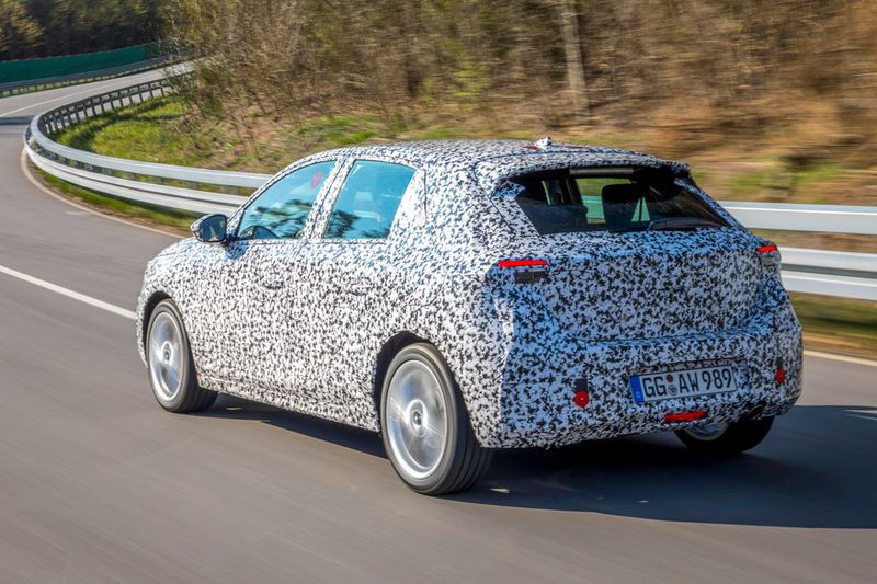 Beim Fahrwerk soll sich der Neue spürbar dynamischer als sein Vorgänger verhalten.   (Opel)