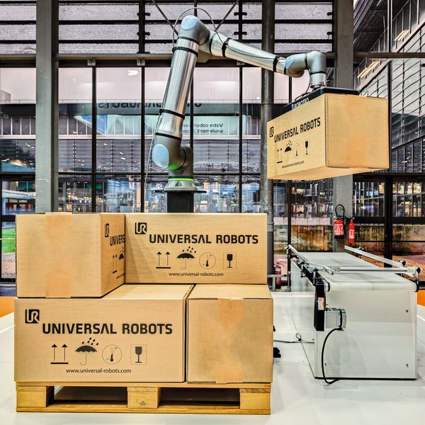 Cobots verändern auch weiterhin die Art und Weise, wie Tätigkeiten beim Verpacken, Palettieren, Schweißen und in der Montage erledigt werden. (Bild: Universal Robots)