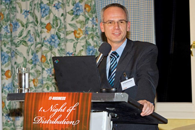 Dr. Rudolf Aunkofer (GfK) beim Ausblick auf die Disti-Landschaft. (Archiv: Vogel Business Media)