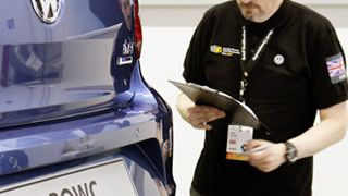 Bei anspruchsvollen Prüfungen zeigten die Finalisten der Volkswagen Retail Qualification World Championship 2015 ihr Können. (Foto: VW)