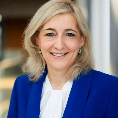 Volljuristin und Bundesgesundheitsministerin Nina Warken. (© Tobias Koch)