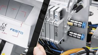 Durchgängige Daten werden immer wichtiger: In der Instandhaltung werden Daten bereits an der Maschine sehr individuell abgelesen. (Festo)