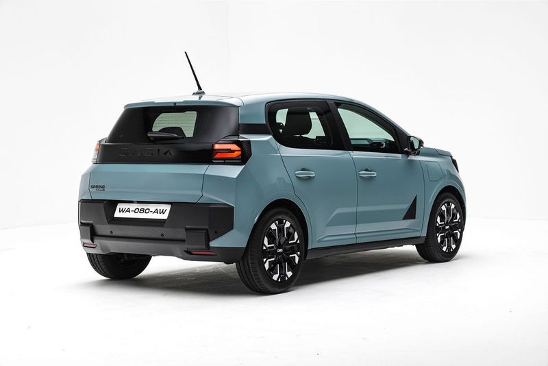 Mit 3,85 Metern Länge und 1,74 Metern Breite wächst der neue Spring deutlich gegenüber dem Vorgänger. (Bild: Dacia)