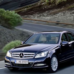 Auf Platz 5 des Rankings steht die Mercedes C-Klasse. Das Mittelklasse-Modell steht in direkter Konkurrenz zum BMW 3er und dem Audi A4. Am beliebtesten sind laut Car Vertical die C-Klassen aus den Jahren 2006, 2010 und 2011 (Foto). (Bild:  Daimler)