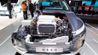 Elektromobilität anders gedacht: Brennstoffzellen nutzen eine elektrochemische Reaktion aus Wasserstoff und Sauerstoff – und liefern so elektrischen Strom. (Bild: Virtual Surgery/Hyundai)