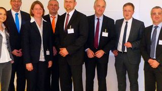 Das Bild zeigt (v.l.n.r.): Dr. Sarah Michaelis – VDMA Batterieproduktion, Holger Gritzka – Thyssen Krupp Engineering, Birgit Hofmann – Bundesministerium für Wirtschaft und Energie, Dr. Joachim Döhner – Kuka Industries, Dr. Andreas Huth – VW VM Forschungsgesellschaft, Prof. Dr. Arno Kwade – TU Braunschweig, Peter Schwierz – Electrive.net, Michael Kluger – Forum Elektromobilität. (Forum Elektromobilität e.V./VDMA)