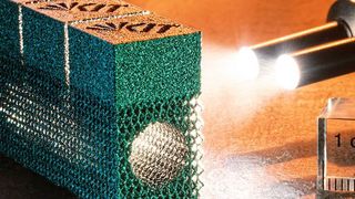 Das Bauteil aus Wolfram wurde im 3D-Druck mit dem Verfahren des Elektronenstrahlschmelzens hergestellt. (Markus Breig, KIT)