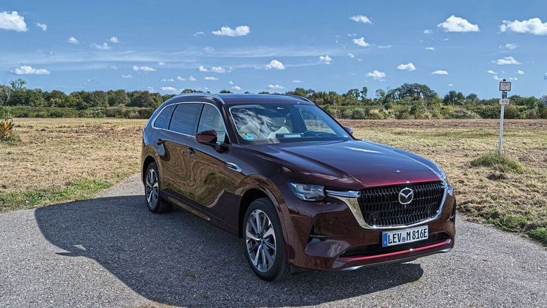 Der Mazda CX-80 wird ab Oktober an die Kunden ausgeliefert.(Bild:  Mauritz – VCG)