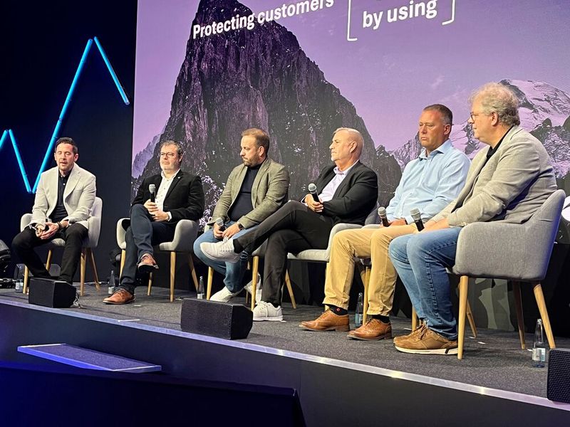 Matthew Ball, Canalys, Johan Claesen, Cegeka, Tom Horré, Davinsi Labs, Frank Rauch, Cato Networks, Phil Skelton, eSentire, Richard Werner, Trend Micro (Bild: Vogel IT-Medien)