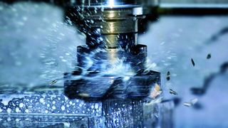 Für die Zerspanung von Werkstoffen bei geringen Drehzahlen, aber hohen Drehmomenten – oder hohen Drehzahlen bei reduziertem Drehmoment – steht dem Hauptspindelantrieb ein Hohlwellen- beziehungsweise High-Speed-Planetengetriebe zur Verfügung. (Bild: ZF Friedrichshafen)