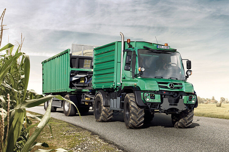Im landwirtschaftlichen Einsatz nimmt der U 530 (220 kW/299 PS) Hänger bis zu 40 Tonnen an den Haken. (Foto: Daimler)
