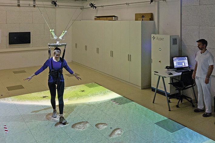 The Float erlaubt das freie Gangtraining im dreidimensionalen Raum und ermöglicht so alltagsrelevante Trainings. (KTI)