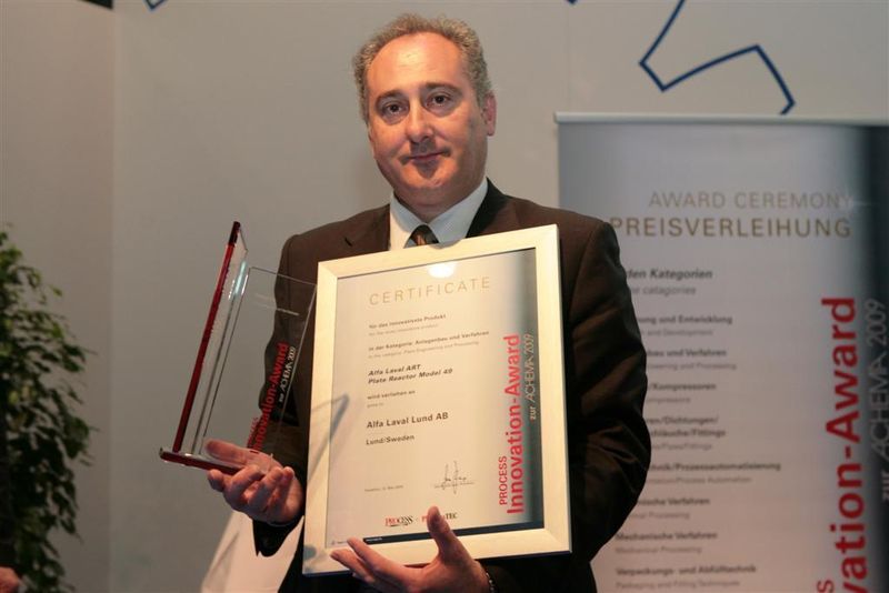 Alex Syed, stellvertretender Vorsitzender Corporate Development bei Alfa Laval nahm den Innovation Award in der Kategorie Anlagen-/Apparatebau für sein Unternehmen entgegen. (Archiv: Vogel Business Media)