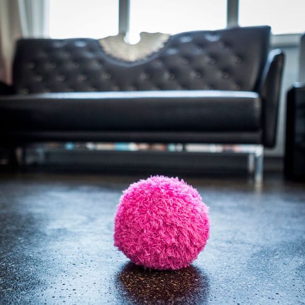 Der Mocoro ist ein robotergesteuerter Staubball und kostet bei www.radbag.de 34,95 Euro. (www.radbag.de)