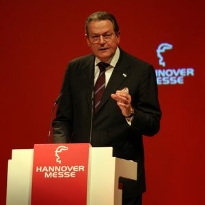 BDI-Präsident Jürgen R. Thumann: „Trotz Dollarkurs, Finanzkrise und Rohstoffpreisen, zeigt sich unsere konjunkturelle Entwicklung weiter robust. Motor der positiven Entwicklung ist die deutsche Industrie.“ 