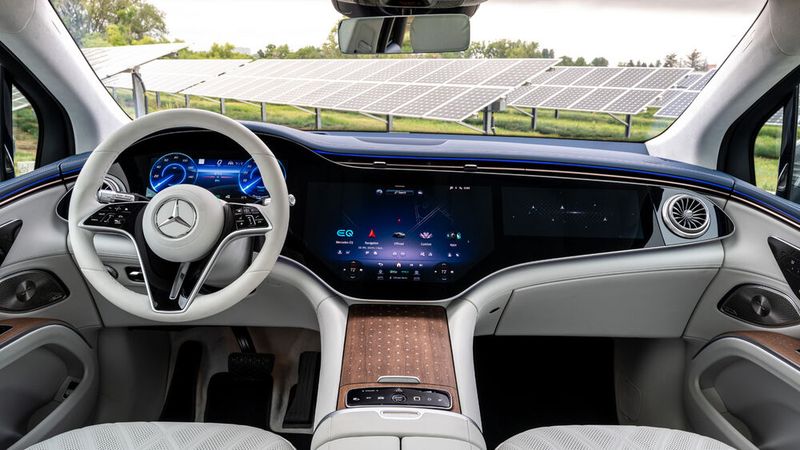 Das Display kennt man aus der Limousine. (Bild: Mercedes-Benz)