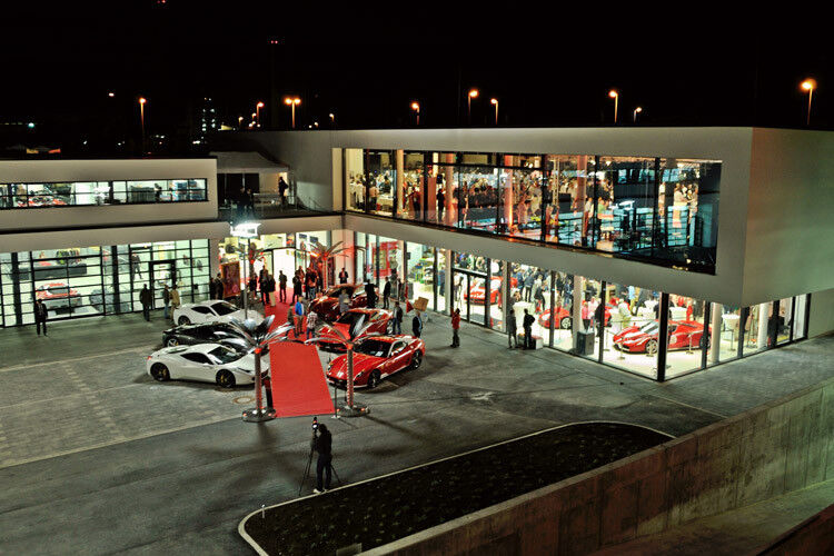 Das Autohaus Gohm hat in Böblingen einen neuen Showroom für Ferrari und Maserati eröffnet. (Foto: Ferrari)