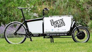 Das Elektro-Lastenrad iBullitt gewinnt den benötigten Strom mit einer bordeigenen Photovoltaik-Anlage. (Bild: DLR)