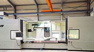 Gesamtansicht der Bettfräse mit geöffneter Volleinhausung. (Bild: Klaus Vollrath)