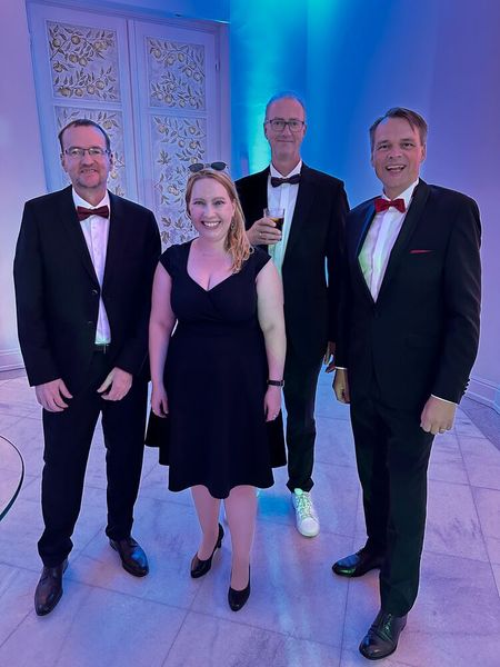 Klarissa Baumgarten (Nuvias) mit (v. l.) Olaf Hunneshagen (osm-com), Lutz Krasensky (Juniper) und Kai Bowenkamp (evolving). (Bild: Vogel IT-Medien GmbH)