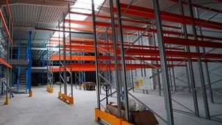 Die Regale im Lager von Trensco stammen vom französischen Unternehmen Manorga. (Hahn & Groh)