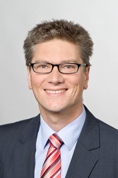 „Wir haben einen großen Schritt in Richtung biomedizinischer Anwendung getan und die neue Technologie in einen Mikro-Computertomographen eingebaut. Damit bringen wir die Technologie aus dem Entwicklungslabor hin zur Anwendung und wir hoffen, sie in Zukunft auch für Patienten nutzbar zu machen“, erklärt der Leiter dieses Forschungsteams, Professor Franz Pfeiffer vom Lehrstuhl für Biomedizinische Physik an der TU München (Bild: A. Heddergott/TUM)