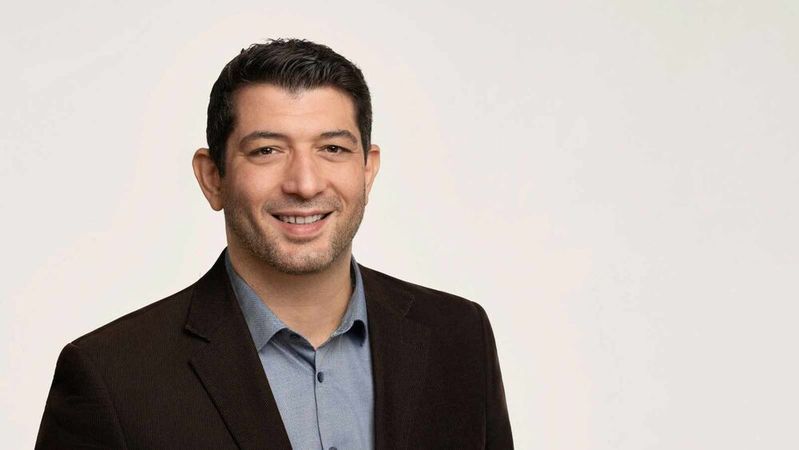 Der Autor: Rechtsanwalt Johannes M. Holz, LL.M., ist Partner bei Rödl und Leiter der Praxisgruppe Technologie & Daten sowie Co-Leiter der International Group Tech & Data. Er berät umfassend im IT-, Datenschutz-, Daten- und KI-Recht mit Schwerpunkt auf der Strukturierung und Begleitung komplexer IT-Projekte. Als Fachanwalt für Informationstechnologierecht und zertifizierter Datenschutzbeauftragter verbindet er juristische Beratung mit technischem Projektverständnis – von Vertragsgestaltung und AGB bis zu Projektkonflikten und streitigen Auseinandersetzungen.(Bild:  Rödl)