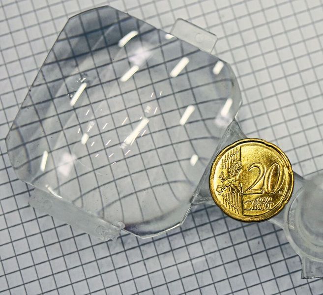 Die Oberfläche von Spritzgiessformen für solche optischen Linsen muss höchste Ansprüche an Präzision und Oberflächenqualität erfüllen. (Klaus Vollrath)