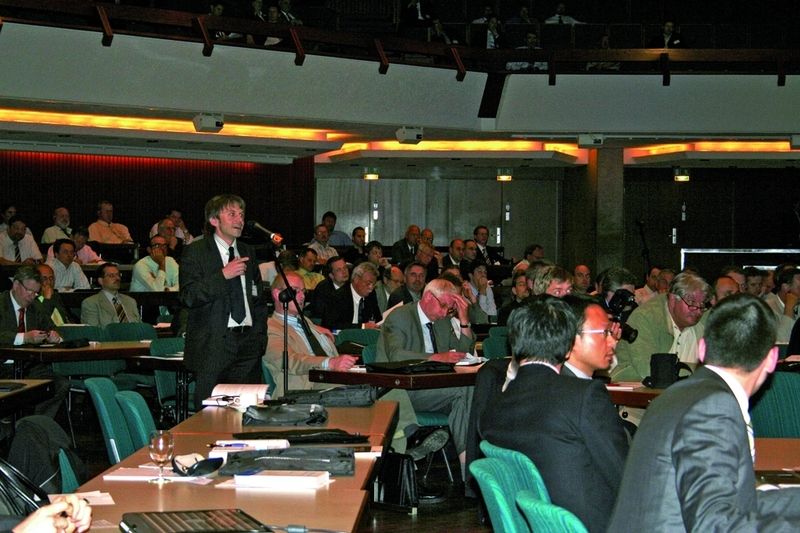 Reges Interesse und viele Fragen kamen von den Konferenzteilnehmern im vollen Saal der Schwabenlandhalle. (Archiv: Vogel Business Media)