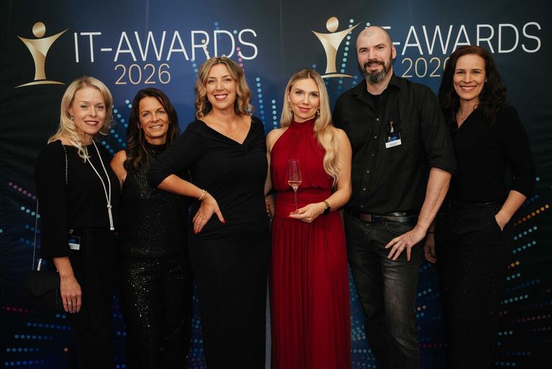 Gruppenbild mit Herr (v. l.): Eva Kanzler, Alexandra Breuer, Franziska Magai, Lydia Hundsdörfer, Christoph Kurth und Svenja Mohn (alle Vogel IT-Medien). (Bild: Manuel Emme Fotografie)