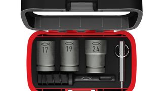 Das neue Fischer-Bolzenanker-Setzgerät FA-ST II verkürzt die Montagezeit von Bolzenankern, was sich insbesondere bei Mehrfachbefestigungen lohnt, sagt der Hersteller. (Fischerwerke)