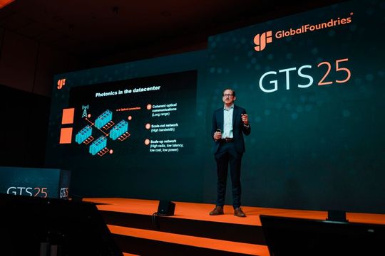 Kevin Soukop erwartet erste nennenswerten Photonic Compute gestützte Anwendungen in Rechenzentren im Zeitraum von 2028 bis 2030. (Bild:  Global Foundries)