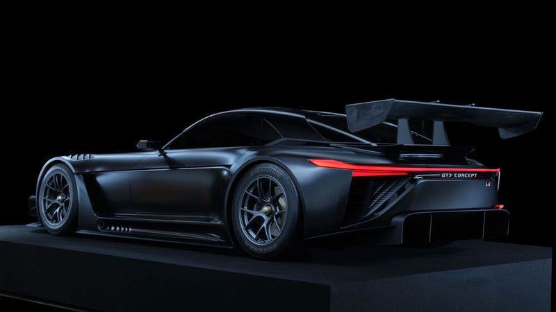 Mächtiger Flügel, fesches Rückleuchtendesign: Auch das Heck des Konzepts kann sich sehen lassen. (Toyota)