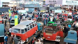 Auch dieses Jahr fanden Techno Classica und Retro Classics wieder zur gleichen Zeit statt  – mit zahlreichen Nachteilen für die Beteiligten. (Dominsky)