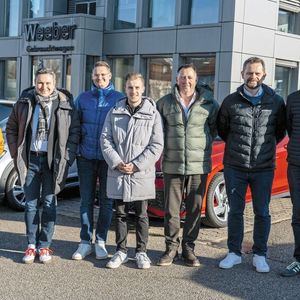 Das Team des Autohauses Weeber entwickelt eigene Produkte, wenn es für ein Problem keine Lösung von der Stange gibt.(Bild:  Stefan Schmitt)