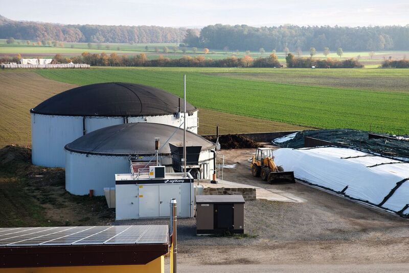 Aufgrund geänderter Förderbedingungen in Deutschland brachte Agrikomp im Jahr 2014 das Biogas-Kleinanlagen-Konzept Agriselect auf den Markt. Das Unternehmen setzt als Steuerungslösung Aprol in Verbindung mit der B&R-Hardware ein. Somit konnten die dafür erforderlichen Anpassungen und Erweiterungen besonders einfach umgesetzt werden. Das Ergebnis: eine Biogasanlage ganz nach Wunsch und Bedarf des Landwirts. (Bild: Agrikomp)