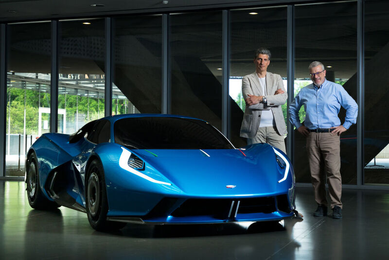 Firmenchef Gianfranco Pizzuto (l.) und Geschäftsführer Roberto Olivo haben das Auto in Turin vorgestellt. 20 Stück wollen die beiden Unternehmer jährlich verkaufen. (Bild: Automobili Estrema)