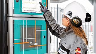 Metrohm Process Analytics präsentiert den neuen 2060 The NIR Analyzer. (Bild: Metrohm)