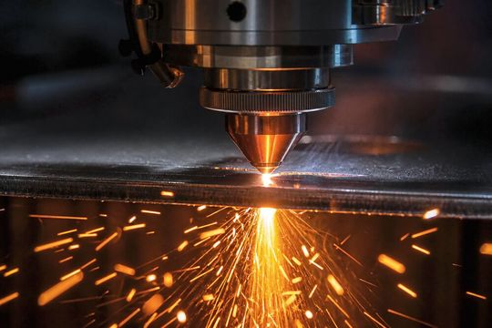 A little-known hidden champion! When people think of laser cutting, the first thing that comes to mind is the power of the laser beam—and it is impressive to see the sparks flying. But Air Liquide—an exhibitor at Euroblech, by the way—wants to make it clear that the process gas is also key to success.(Image: AI-generated)