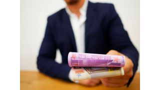 Die variablen Bezüge von Akademikern in der Chemie- und Pharmabranche sind deutlich zurückgegangen. (gemeinfrei)