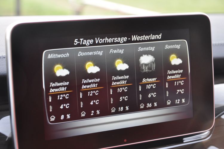 ...sondern auch allerlei Informationen abrufen. (Foto: Richter)